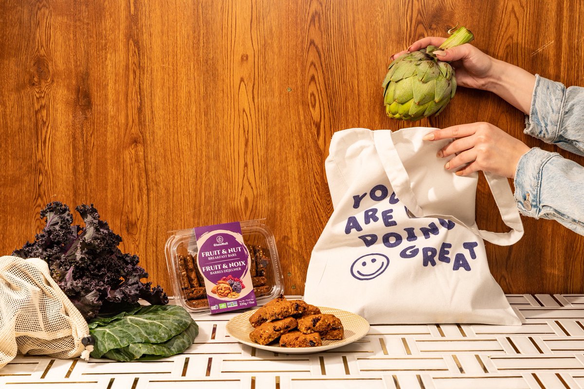 pandosyco's tweet image. Quality never goes out of style. ☺️

Vintage props and wood paneling brought all of the warmth and nostalgia of the family home, while newer pieces kept the content feeling fresh and current.

#foodphotography #setdesign #propstyling