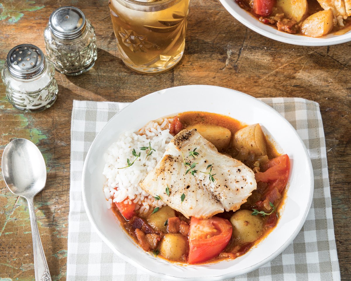 TasteMag's tweet photo. Juniper offers a very subtle pine-like flavor to this stew as an ode to its mysterious name. https://t.co/DwAFufizlk
#stew #pinebark #juniper #seafood #fish #southernstew #tasteofthesouth https://t.co/w9iczjLp3P