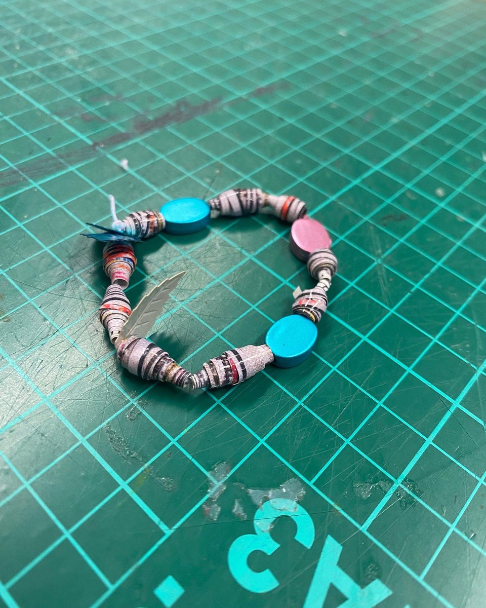 Jamila_Artist's tweet photo. Today MORE beads at my HEP (Health Equalities Programme) for @DesignsInMind session we made #paper #beads using old magazines and out of date leaflets. 

#recycle #jewellery #designsinmind ♻️ #mentalhealthawareness #artsforhealth https://t.co/o13oTEThuD