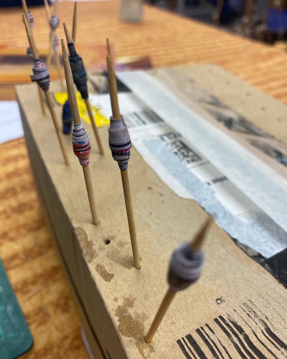 Jamila_Artist's tweet photo. Today MORE beads at my HEP (Health Equalities Programme) for @DesignsInMind session we made #paper #beads using old magazines and out of date leaflets. 

#recycle #jewellery #designsinmind ♻️ #mentalhealthawareness #artsforhealth https://t.co/o13oTEThuD