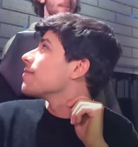 supertoxicDNFr's tweet photo. thread of george just giving dream looks, cos i'm toxic after yesterday and dnf is real 💙💚 https://t.co/BN8h9u4c7X
