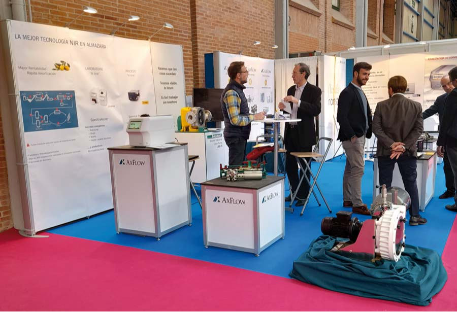 Tecnifood's tweet photo. La firma #AxFlow ha mostrado al equipo de @Tecnifood  las principales novedades con las que han acudido a esta edición de #ENOMAQ #Aceite #Vino #Cerveza #TecnologíaAlimentaria https://t.co/EtX90zIPe0