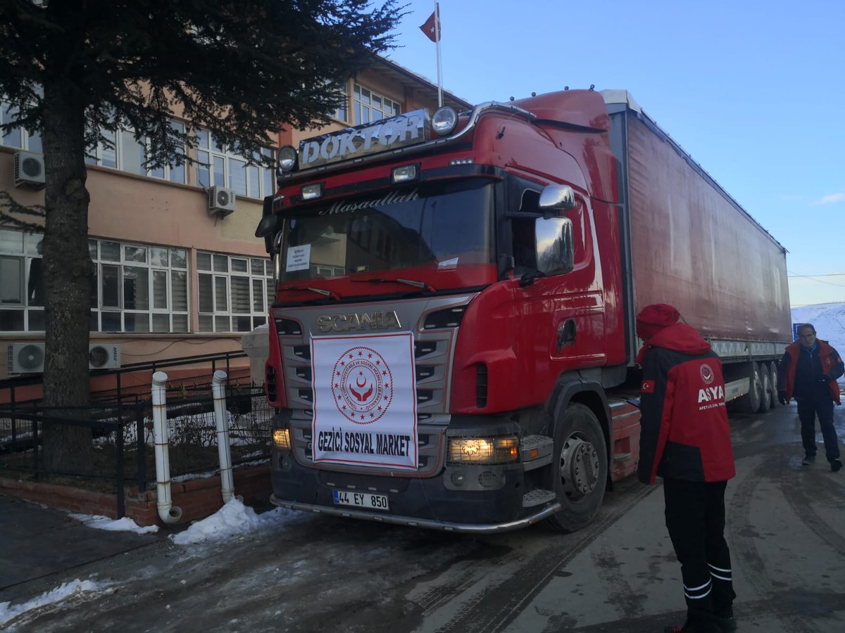 Kars ASYA ekibi olarak Malatya dayız. Bakanlığımızca deprem bölgesinde uygulamaya konulan"Gezici Sosyal Market" projesinin koordinatörlüğünü üstlendik. Rabbim yar ve yardımcımız olsun.