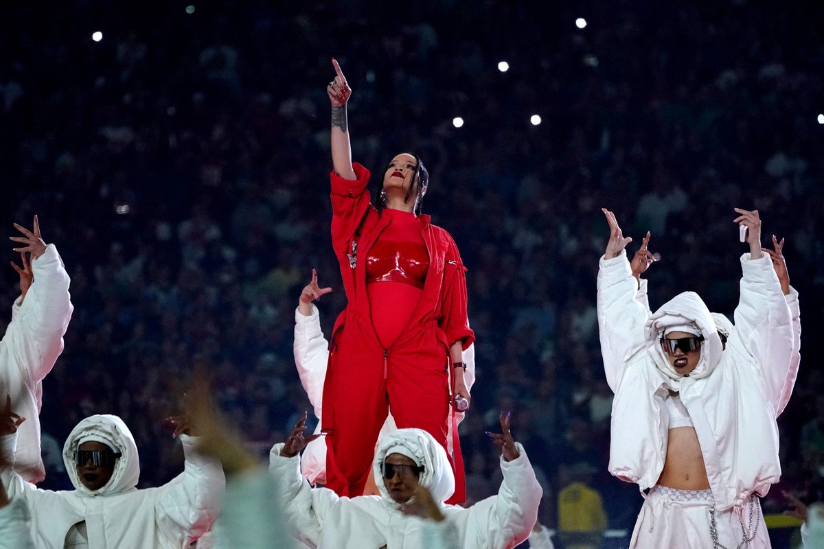 RFentyCharts's tweet photo. .@rihanna says she decided to perform at the #SuperBowl  for her fans

"I haven’t done this in a minute and I’m doing this for the people that have supported me and who miss me as a musician in particular. It’s me just getting back onstage, but I’m really doing this for my fans." https://t.co/2gLZOZO5Xf