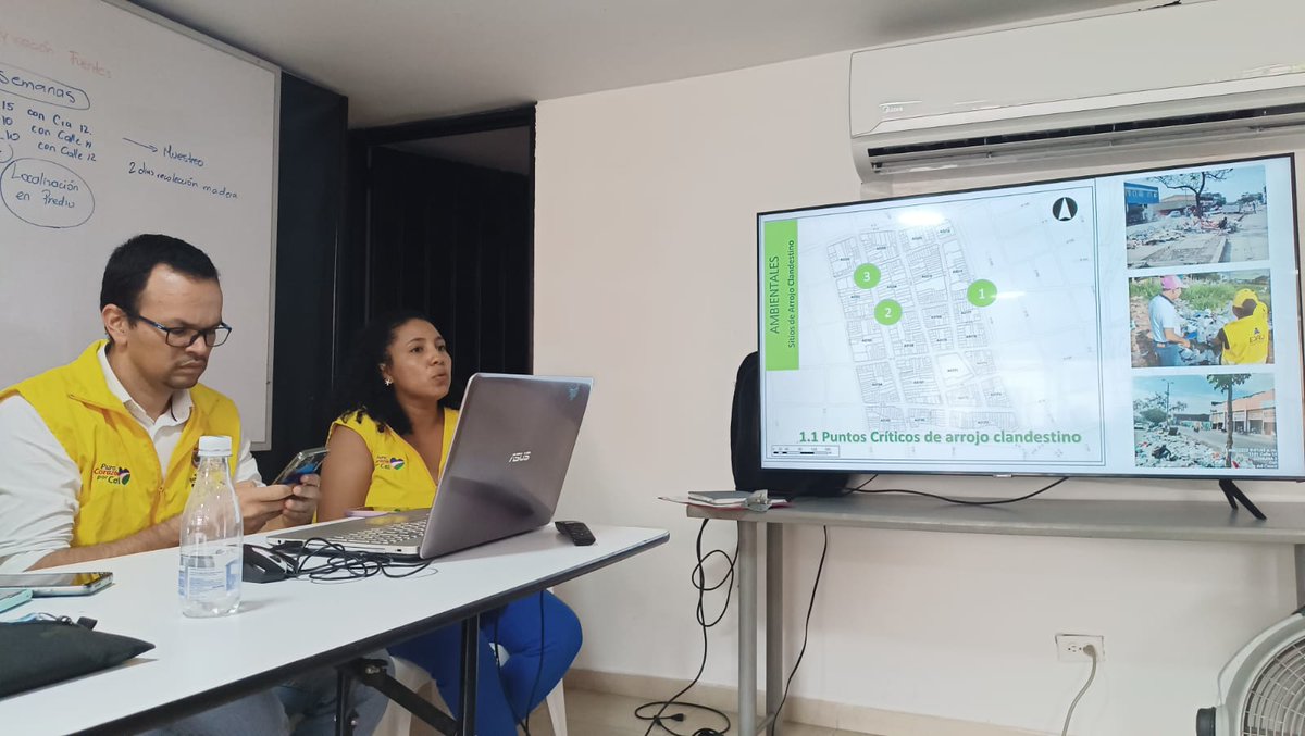 edrucali's tweet photo. De la mano de la comunidad🫂 desde #CATASEP hacemos seguimiento a las estrategias implementadas para mitigar el impacto de los puntos crónicos de residuos y las fuentes generadoras de los mismos🚯en #CiudadParaíso porque #CaliTeQueremosLimpia 💚 https://t.co/EORg9WLLWx