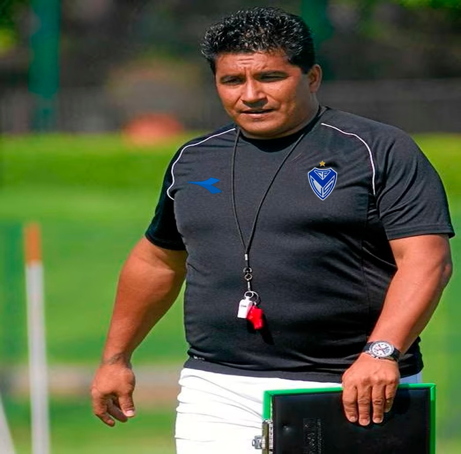 Juanirial_ok's tweet photo. 😅Jugando un poco con Photoshop hice estás ediciones...

⁉️Hinchas de #Velez. A cual le queda más lindo el escudo del fortín?... 
(No edité la de Vaccari).

😶#GarecaAVelez ? 

🤔Que dicen? Hago un hilo, dentro de unas horas, con toda la información que tengo?

Lo dejo en ustedes https://t.co/x5ZY1MLwYE