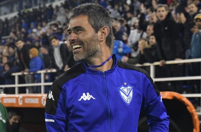 Juanirial_ok's tweet photo. 😅Jugando un poco con Photoshop hice estás ediciones...

⁉️Hinchas de #Velez. A cual le queda más lindo el escudo del fortín?... 
(No edité la de Vaccari).

😶#GarecaAVelez ? 

🤔Que dicen? Hago un hilo, dentro de unas horas, con toda la información que tengo?

Lo dejo en ustedes https://t.co/x5ZY1MLwYE