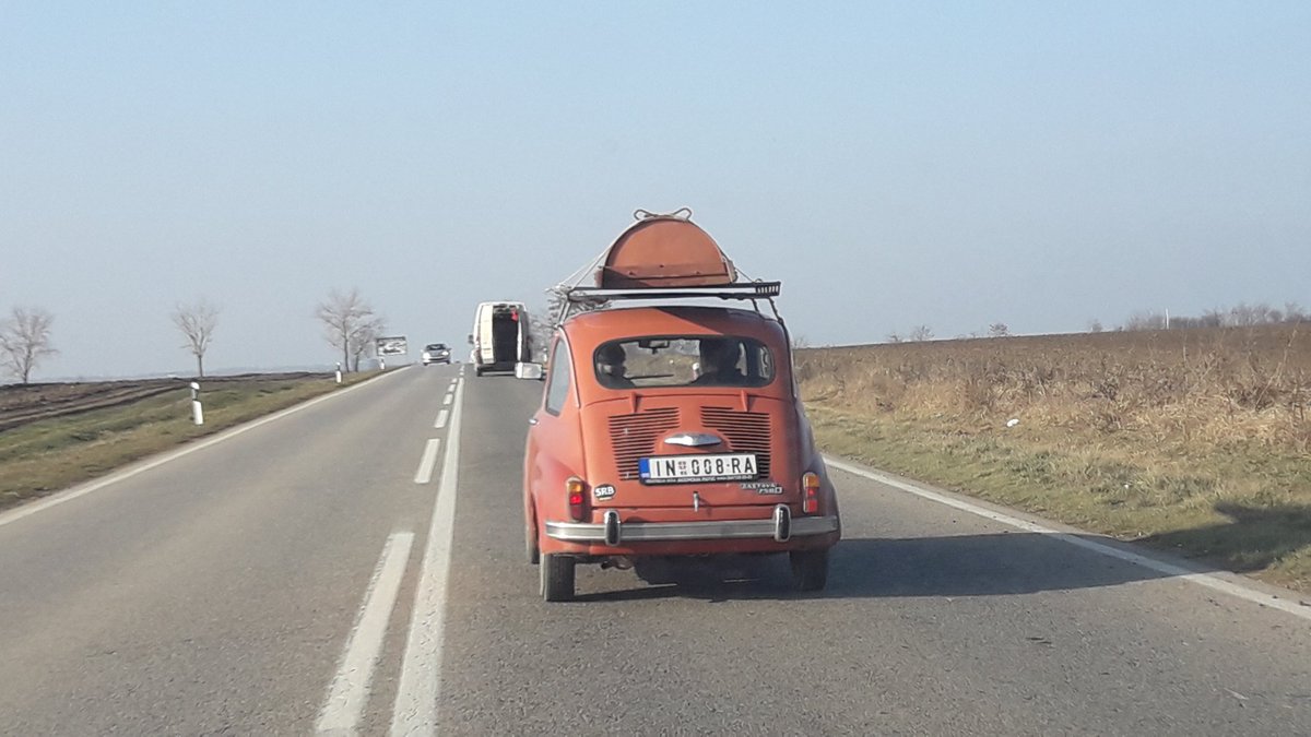 lisaninmica's tweet photo. Danas sam imao zadovoljstvo da vozim iza ovog ficka...
Prisetio sam se mnogih divnih trenutaka iz moje proslosti dok sam uzivao u putovanju i voznji ovakvog auta...
#zastava750 #fića #auto #proslost #trenuci #zivot https://t.co/OJZpct0Mfg