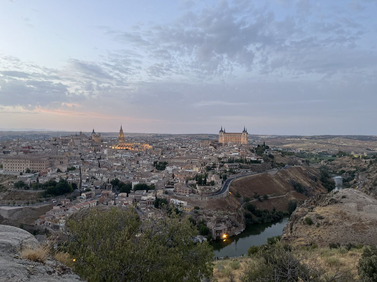 alefoschetti99's tweet photo. La cosa più importante che mi porterò a casa da questo Erasmus é che si vive una volta sola ed il tempo scorre più veloce di quanto si creda. 

Se vuoi davvero qualcosa, non aspettare.

Vivi ogni momento e non lasciarti scappare nulla. https://t.co/foXBFGK0P5