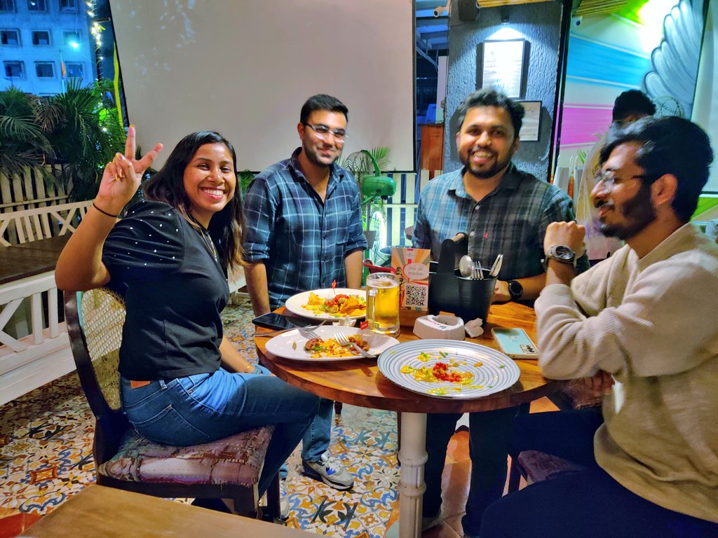 friyeyspace's tweet photo. Happy faces at Friyey after 6pm ☺️☺️

#Friyey #partyafterwork #friyeycommunity https://t.co/gJiWjaxTId