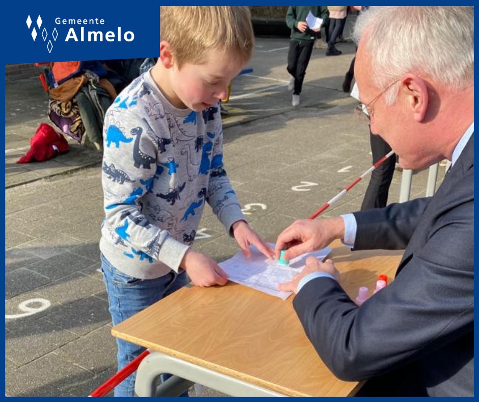 De ramp in Turkije en Syrië is niet te overzien. Burgemeester <a href="/arjengerritsen/">Arjen Gerritsen</a> sprak met geëmotioneerde inwoners met familie in het rampgebied en zag vanmiddag leerlingen van De Stapvoorde geld bij elkaar rennen voor #Giro555. Ieders hulp is nodig. Voor wie iets kan missen: geef.