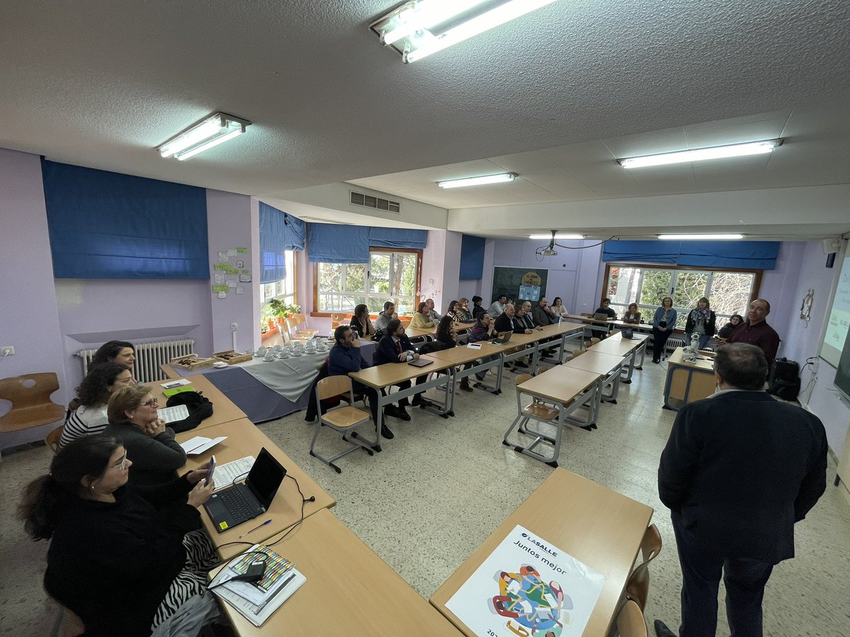 Presentación oficial del Proyecto #divintech en @lasallemad Ahora <a href="/merinieto/">meritxell martinez</a> @lasallelaseu explicando el trabajo del SIEI con alumnos discapacitados y tecnologías interactivas @lasallebcn #HER_TEL #lasalleresearch Con el soporte de <a href="/CreaSTEAM_proj/">CreaSTEAM Project</a> <a href="/creasteam/">CreaSTEAM - Turkey</a>