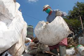 Hay personas que en ocasiones pasan inadvertidas pero su trabajo humilde, sencillo y por demás muy importante se convierte en beneficio para todos. Felicidades a los trabajadores de servicios comunales en su día. #EducacionManicaragua #educacionvilacla #CubaMined #DmeSantaClara