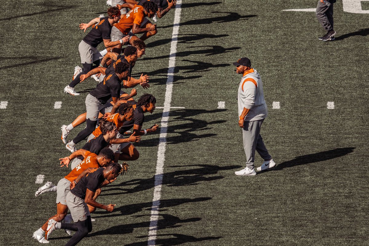 TexasFootball's tweet photo. Make every rep count 🤘 https://t.co/v1zDUp2eBo