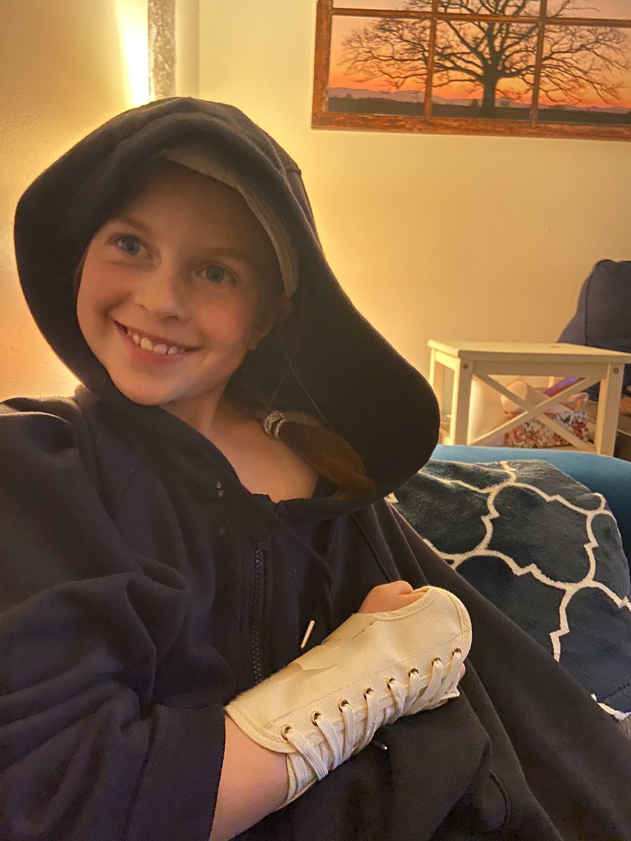 Angela_Rashida's tweet photo. Ortho doc yesterday paid for by mutual aid took off the huge splint from the ER - my girl is in a brace now. If I had to wait for Medicaid doc, she would have been in giant cast for weeks. #mutualaidworks Love and light to everyone we’re doing better. https://t.co/QUSzCJ7oq7