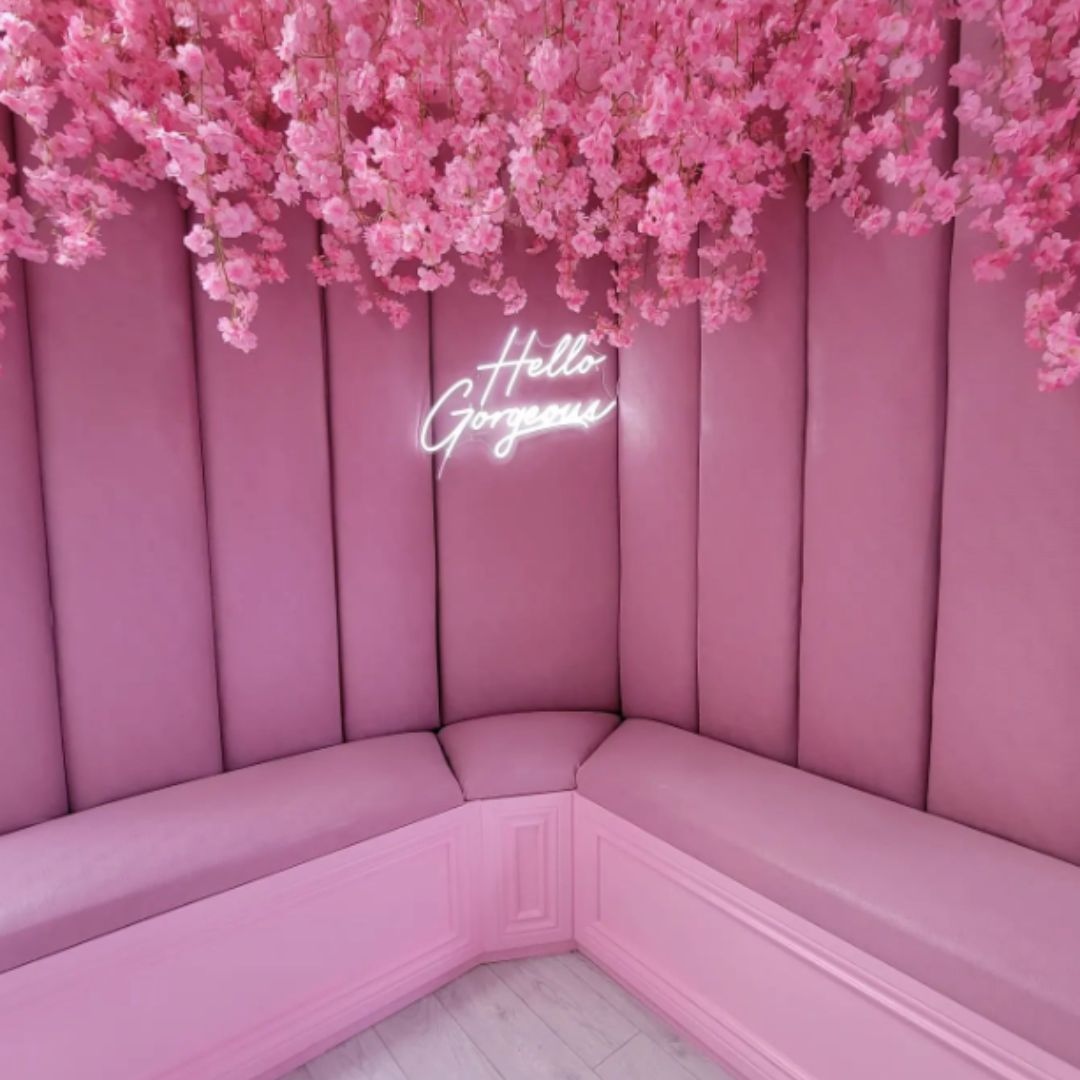 Book a table at Niagara's very first Selfie Museum, Café, and Bar; Goldie's Museum! 

Come check them out at 4424 Queen St, Niagara Falls, Ontario.

#DowntownNiagaraFalls #SelfieMuseum