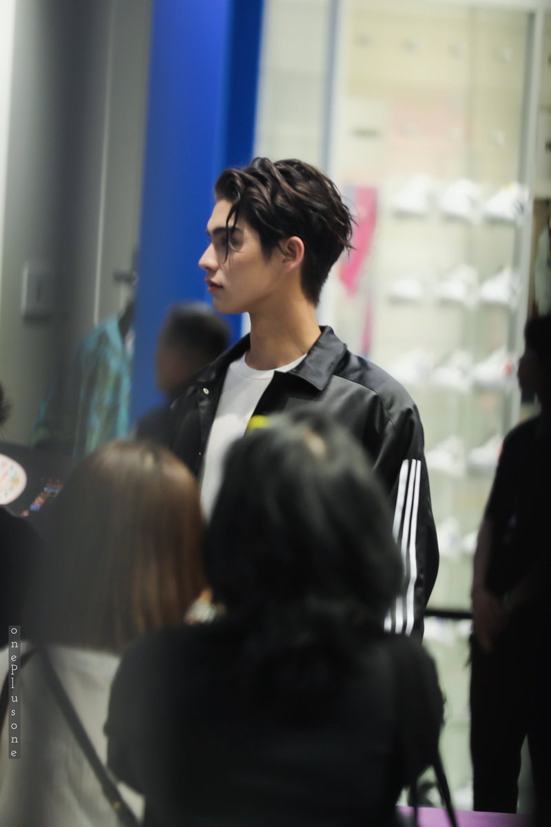 plusone_one's tweet photo. แวปไปมาอยู่นะ😅

#adidasCentralWorld
#bbrightvc https://t.co/3A2sEdt33s