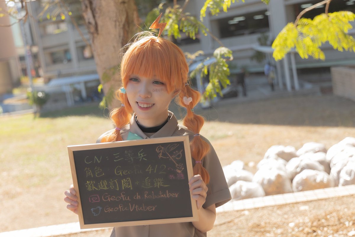 hakuyaku030's tweet photo. [Cosplay]
伐木高中的傳說：Geofu-412
📸 熊

來分享一下412學姐的成份表(?)
襯衫：GU
百褶裙：在南華夜市找到的
髮圈、領結：寶雅我的超人
校徽：截圖影印+萬能3M雙面膠

好久沒有體驗到尋找成衣的快樂了👍
此外這是我第一次場前修羅，星期三晚上才想到要出真的太刺激了XD

#Geofart https://t.co/taWq8bpno5