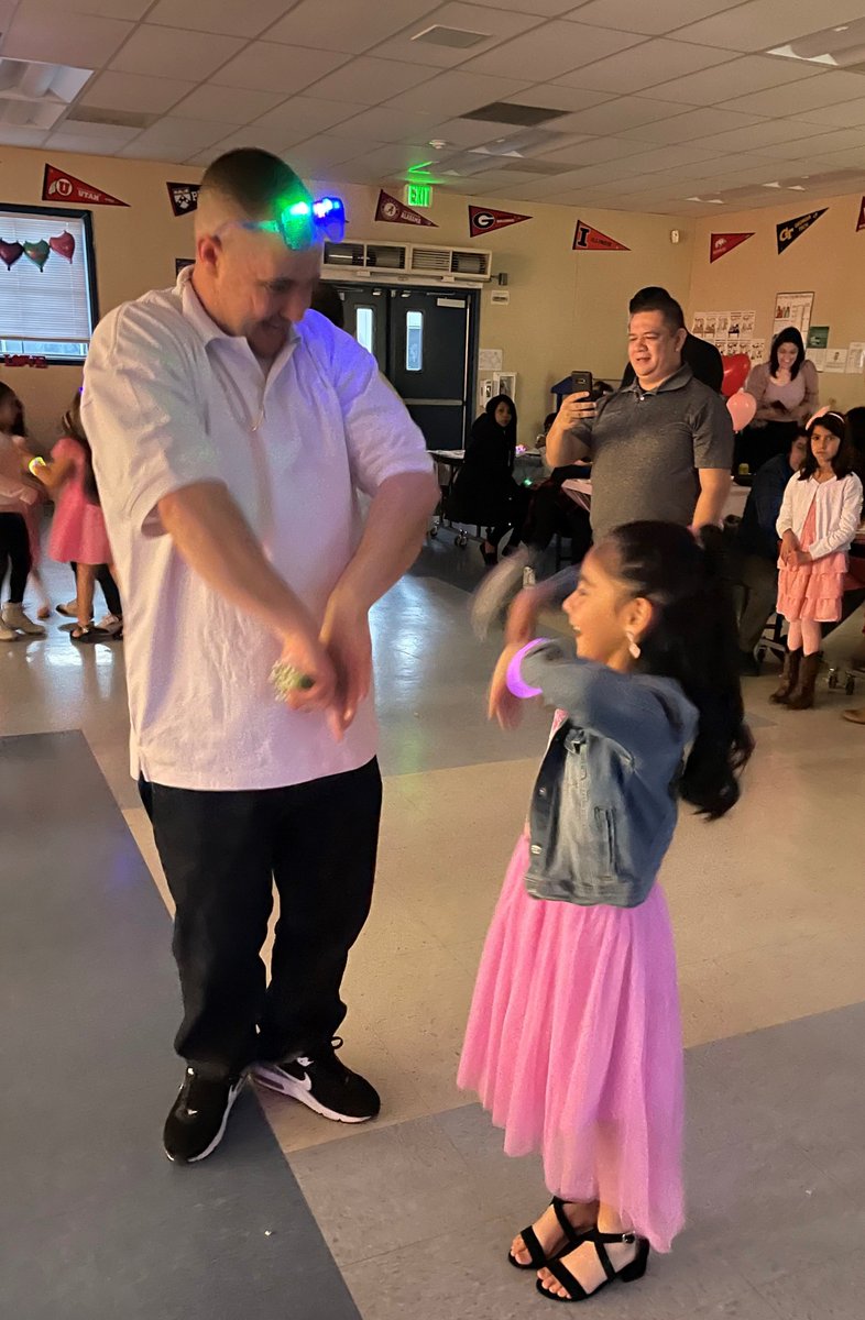 Moreno_OMSD's tweet photo. Thank you to our "sweet" PTO for organizing the Valentine Dance for our school community! https://t.co/rtWxHlP6ul