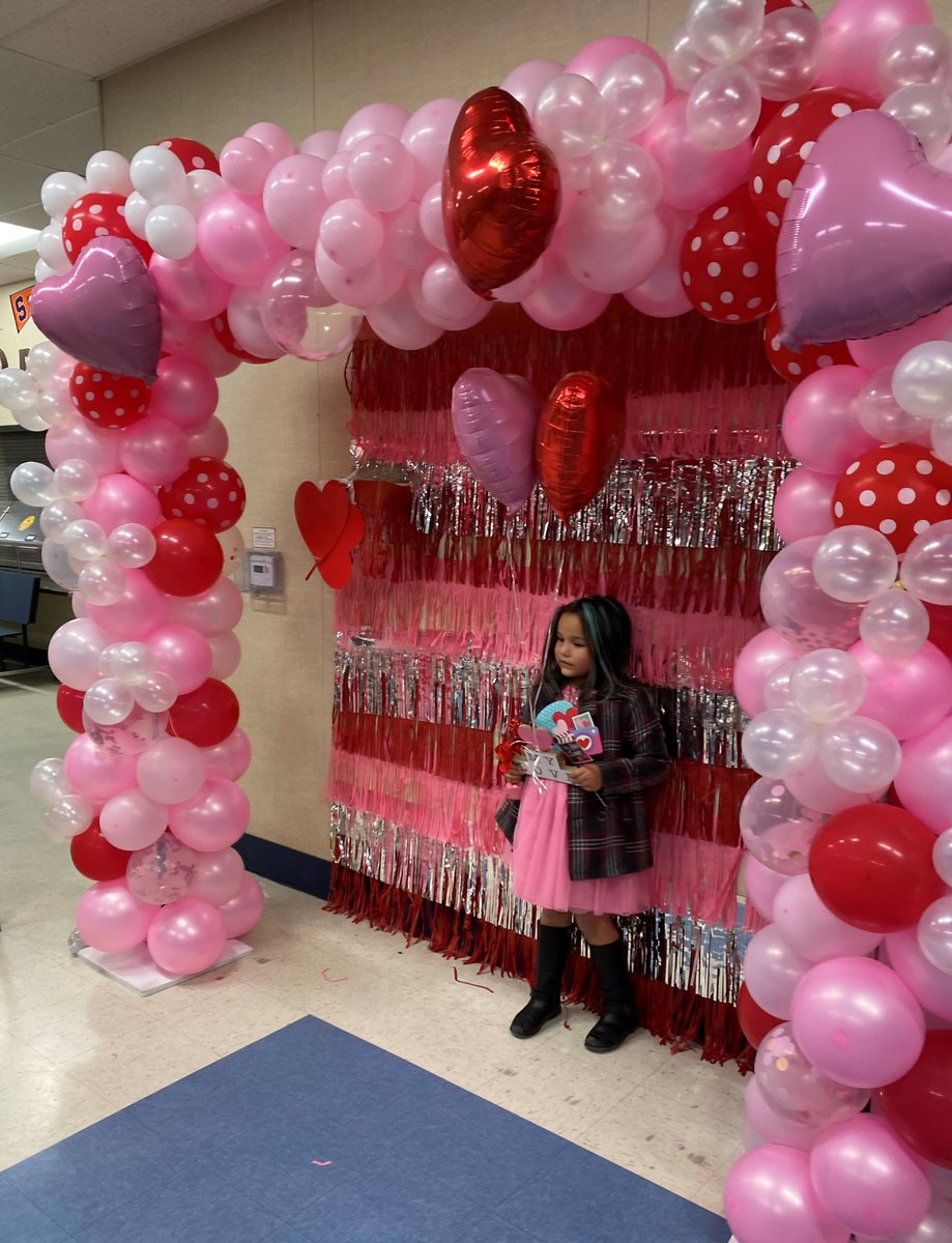 Moreno_OMSD's tweet photo. Thank you to our "sweet" PTO for organizing the Valentine Dance for our school community! https://t.co/rtWxHlP6ul
