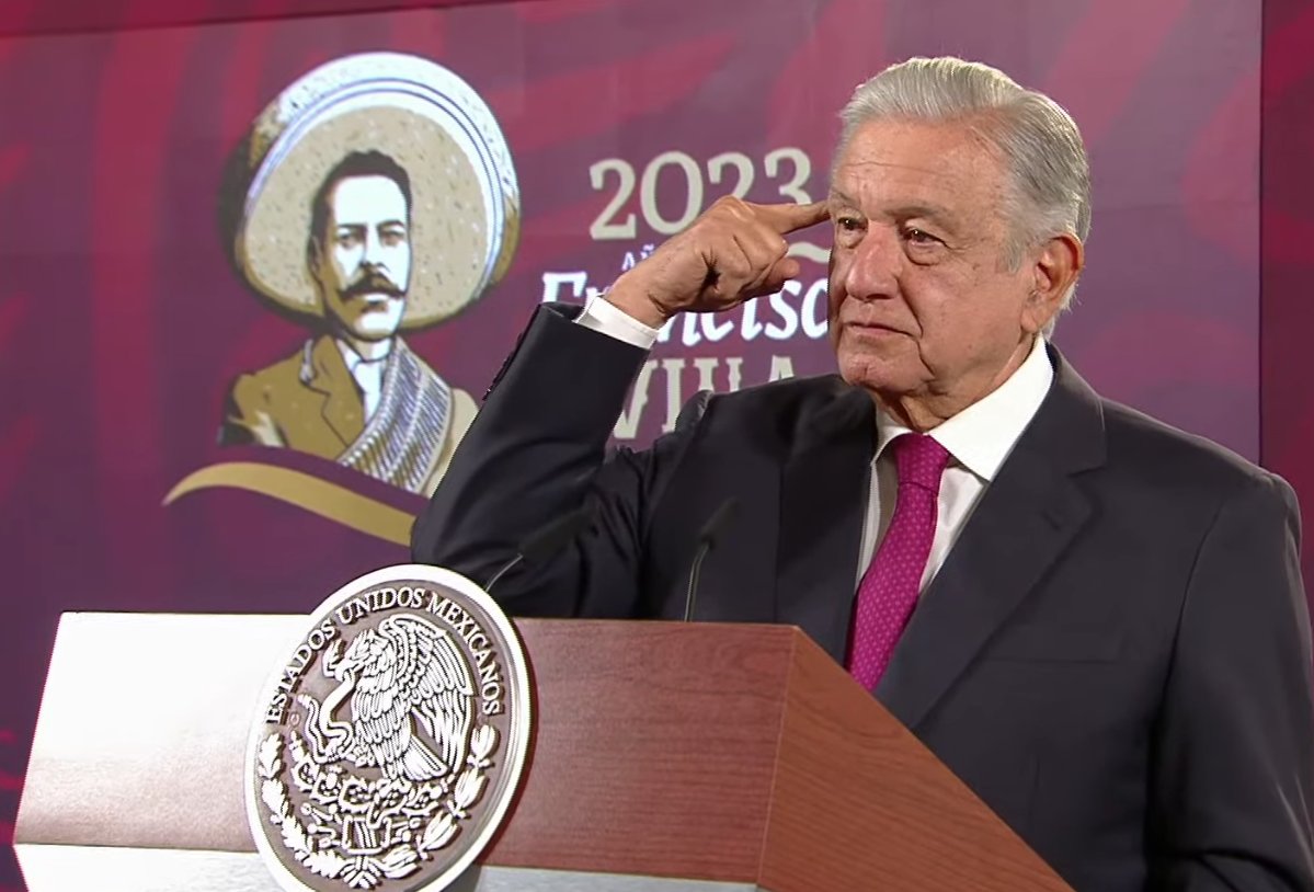Nacion321's tweet photo. AMLO señala que quienes convocan a la segunda #MarchaEnDefensaDelINE también convocaron una marcha en España enfrente de la embajada de México; "no creo que vayan a manifestarse Salinas o los expresidentes que viven allá. Hay mucho conservador", bromea el presidente López Obrador https://t.co/cZWf0hGnei
