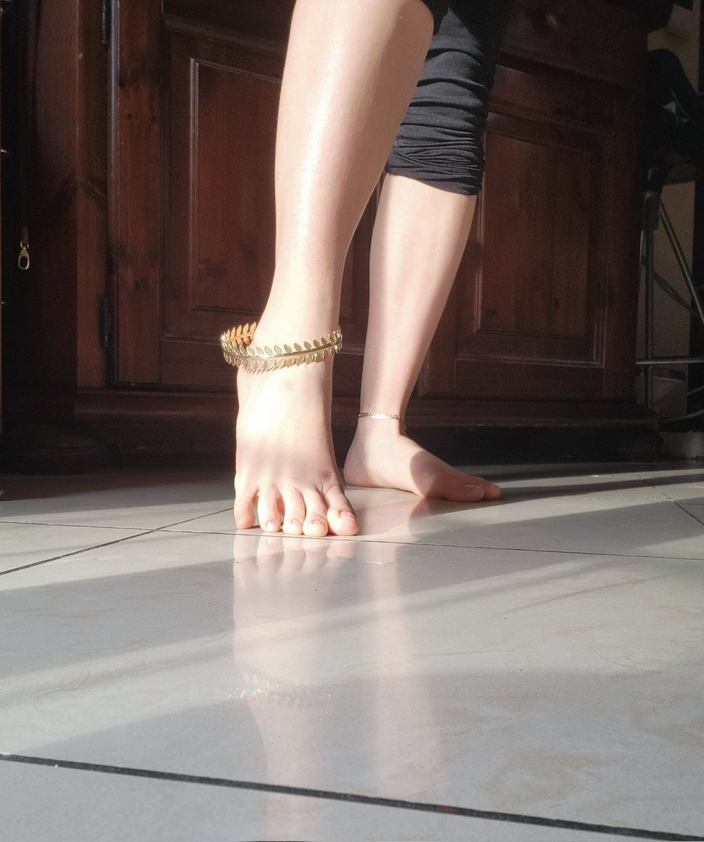 ttnkafeethands's tweet photo. Can u crawl towards my feet?

#feet #feetpics #feetfethish #feetpicsforsales #feetseller #feetlovers #feetmodels
#onlyfansgirl https://t.co/Spg6obXXJj