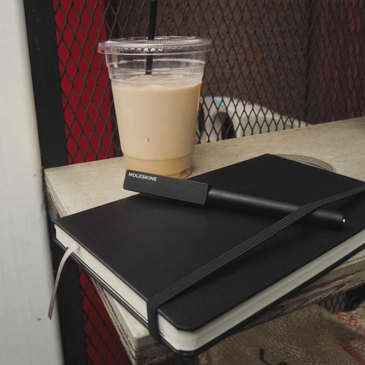 moleskine's tweet image. The @moleskine Smart notebook, the Smart pen, and a cup of coffee: your go-to distraction-free space to capture inspiration in the moment.

Learn more on moleskine.com/smart

#Moleskine #SmartWritingSet