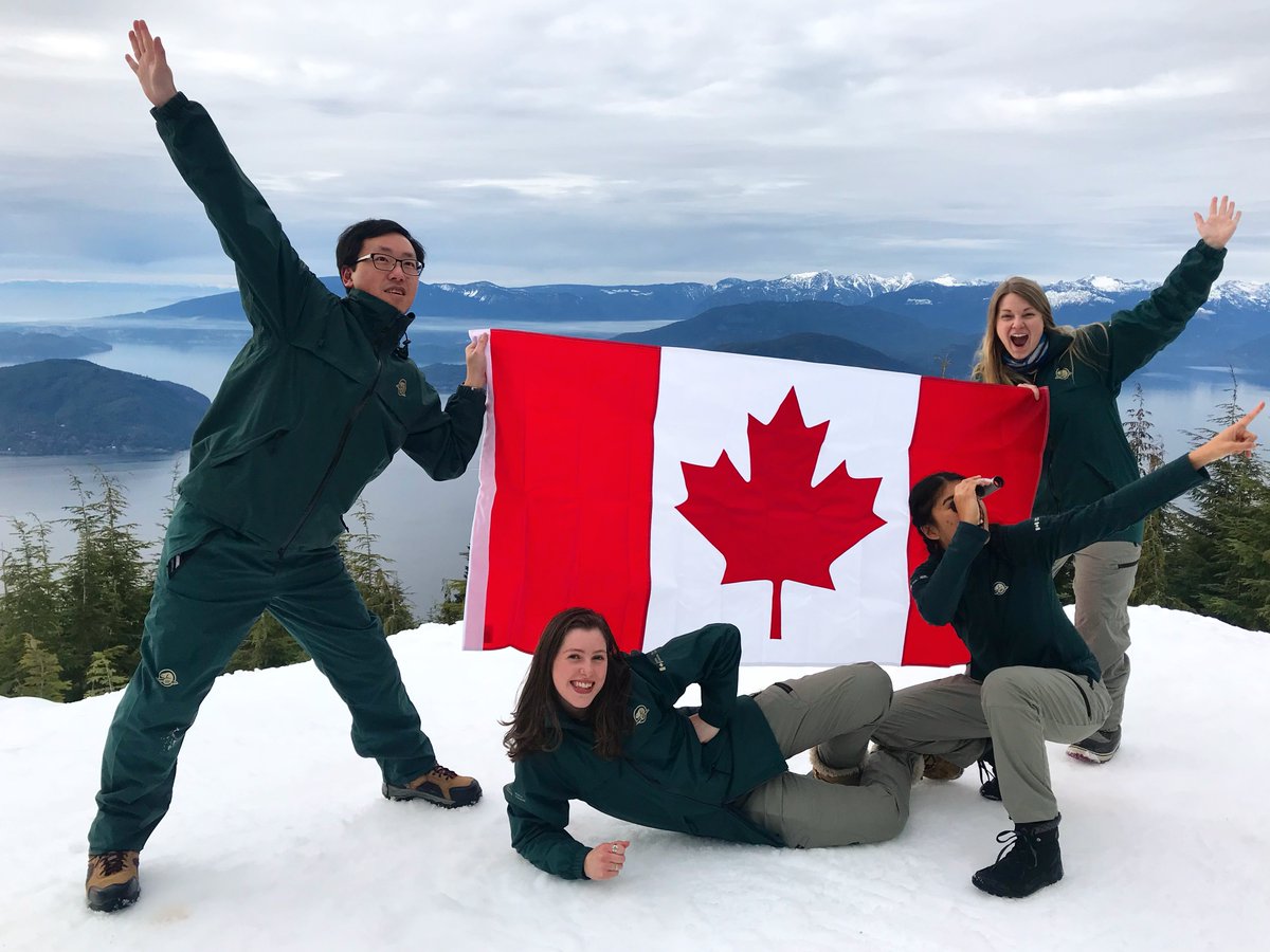 ParcsCanada's tweet photo. Nous adorons voir les photos du #DrapeauCanadien 🇨🇦 de nos visiteurs dans les endroits de #ParcsCanada ! C'est un symbole qui unit tous les Canadiens à travers le pays ! 🙌 Célébrez le #JourDuDrapeau avec nous en partageant votre vue préférée du rouge et blanc ! ♥️🤍 https://t.co/xJ22o1YVPX