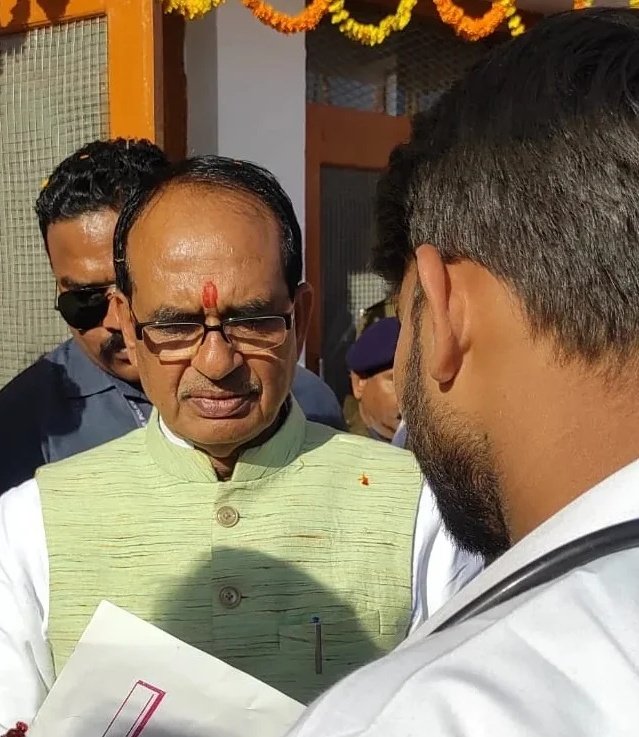 Memorandum submitted by the students of Rewa Veterinary College  to the respected Chief Minister <a href="/ChouhanShivraj/">Shivraj Singh Chouhan</a> regarding their demands.
Thank you so much respected sir <a href="/ChouhanShivraj/">Shivraj Singh Chouhan</a> for your positive response🙏🙏
#increaseMPvetStipend 
#increase_internship_stipend