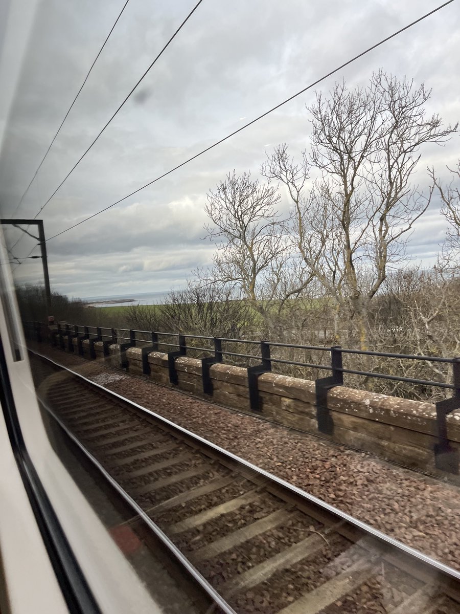 KirstyWark's tweet photo. Hurtling back north to do ⁦@BBCNewsnight⁩ live from Holyrood on #nicolasturgeon resignation and what it means for the country and for Independence. Full line up planned politicians et all and in ⁦@valmcdermid⁩ - a voice we definitely want to hear! Do join us. https://t.co/qK8YqCZEOc