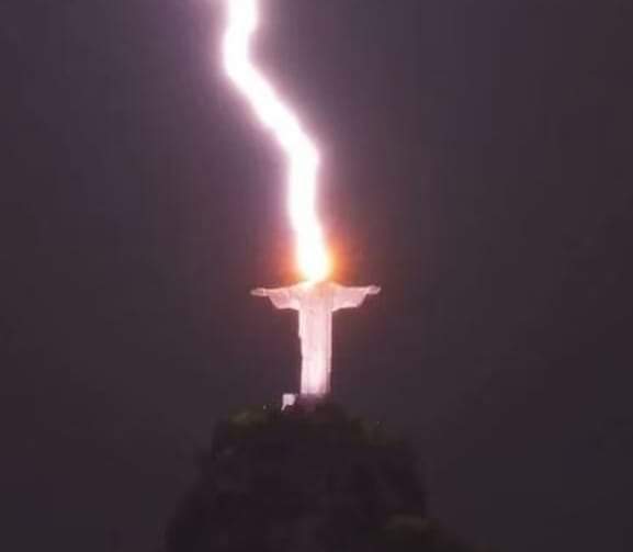 fmeschini's tweet image. SHAZAM! #cristoredentor #photography