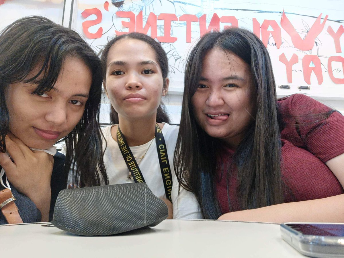MekaGandaaaaa's tweet photo. it feels so nice to be me again ✨️

idk why but i feel like i'm redeeming myself, feel ko bumabawi ako sa sarili ko by enjoying the things around me :) sarap sa feeling na nakakagala na ako ulit, nagaaral ng maayos, may social life and i dont need to stop me being me like, https://t.co/6J7DKrVH32