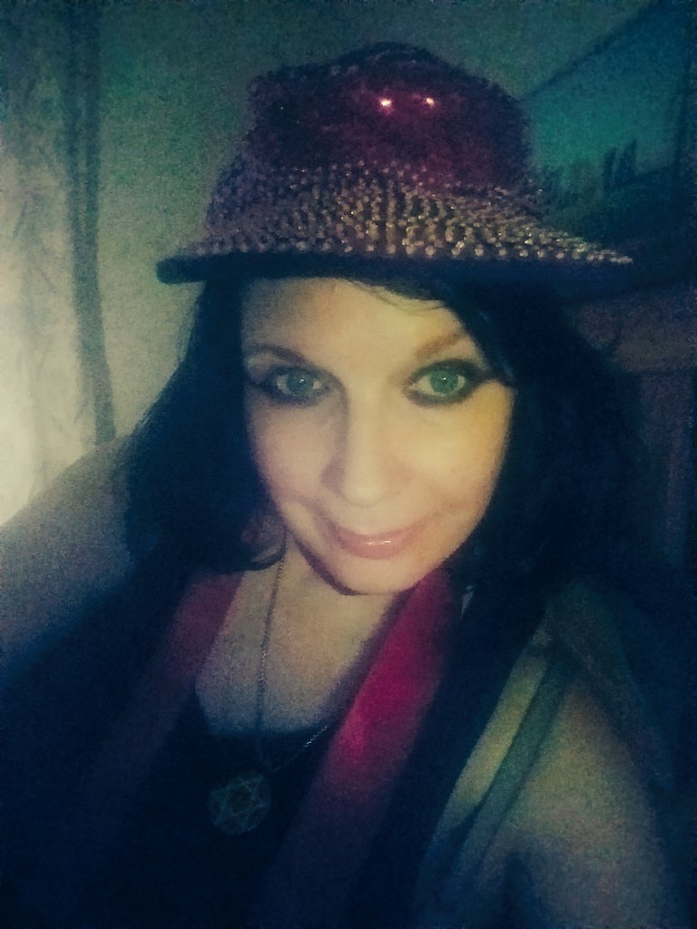 Bono66020372's tweet photo. #Famefilter #ValentinesDay2023 #selfie in #bed - I hope you all had #fun on #Valentinesday.
I've had so many #boyfriends over the years that I've #lostcount. Back in the #1970s it wasn't unusual to have #boyfriends at age 11 & it was just #innocent fun #cycling & #hangingout !! https://t.co/BDRsj52US3