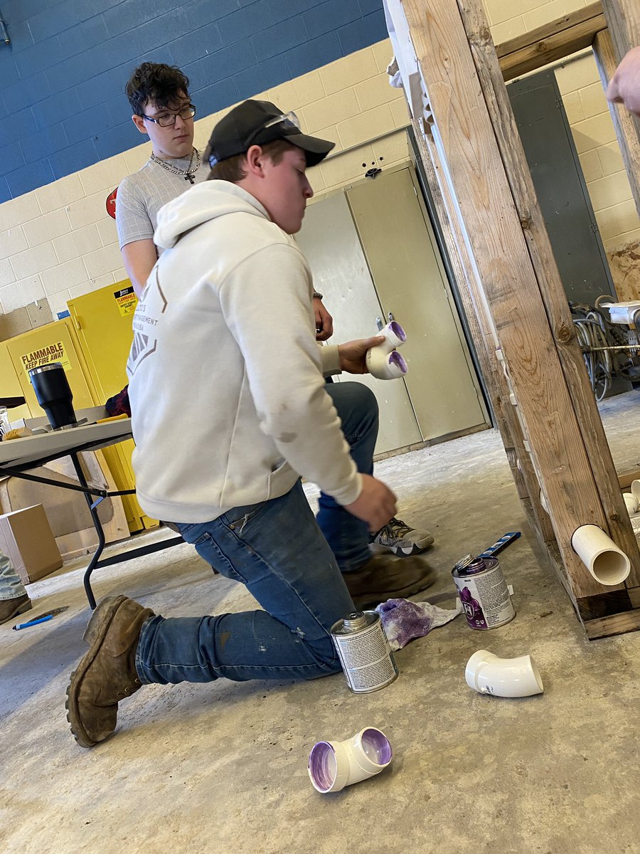 MattWardSchoCTE's tweet photo. Students at SchoharieCTE are learning from our plumbing partners @UALocal7 and getting a great experience. Teamwork at its finest!!  @CapRegionBOCES @SheletteRPleat https://t.co/rS5vic5RVl