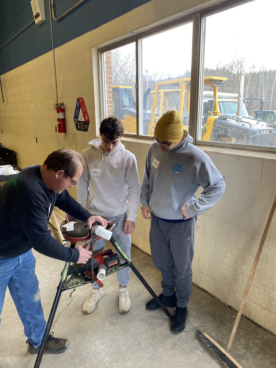 MattWardSchoCTE's tweet photo. Students at SchoharieCTE are learning from our plumbing partners @UALocal7 and getting a great experience. Teamwork at its finest!!  @CapRegionBOCES @SheletteRPleat https://t.co/rS5vic5RVl