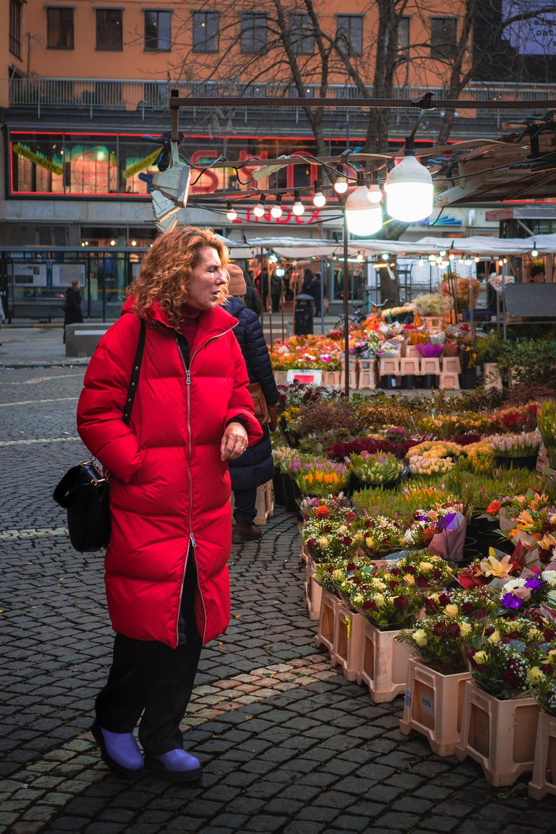 Night in the market

#nightphotography #inthemarket #winternightmarket #winterinstockholm #winterinsweden #brightflowers #flowersfordays #highfashionwomen #stockholm