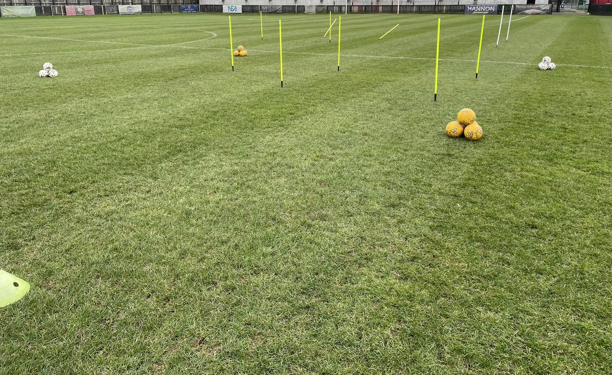 Todays 1on1 &amp; group sessions about to get clean ripped up, buzzing for them. Get in touch for info, session slots getting all booked up quickly ⚽️❤️