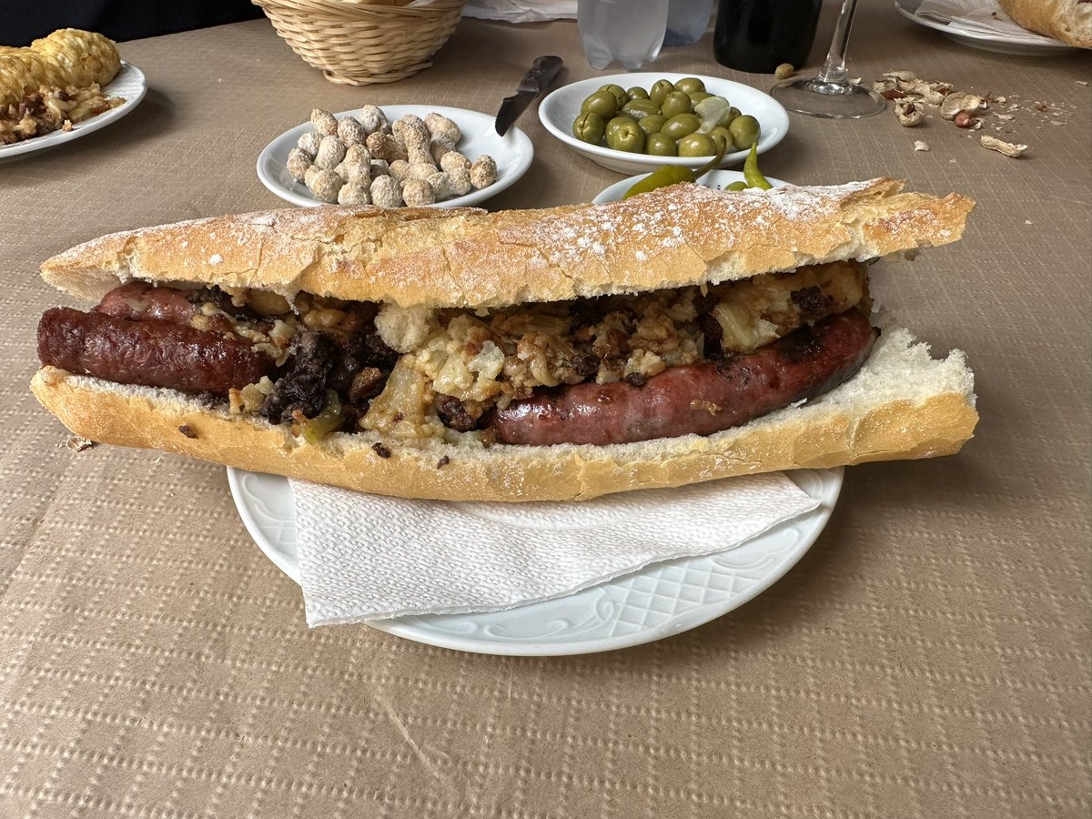 abreunvinito's tweet photo. Embutido col frita y cremaet BBB @restaurantequitin #burjasot @pacolonso @CulturaAlmuerzo
@cacauencorfa @esmorzador
@almorssaret_man @Robotin__ @srcarbonell @vinglada @puchovic @dilgogi @vinoWineEs @verema @JavierVinyuelas @jopesilver @JesusdeBarqueta
@tonicarceller @manolomata https://t.co/pbi4Yi97tn