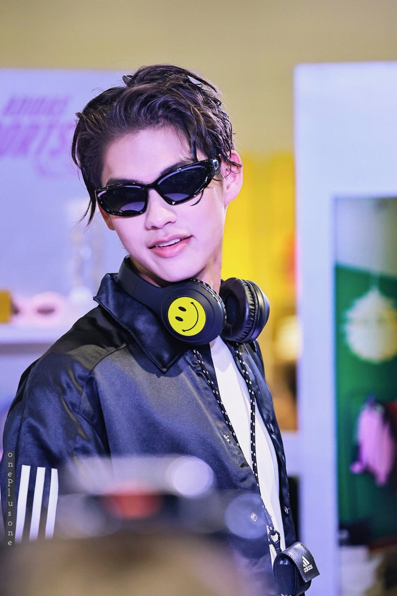 plusone_one's tweet photo. โอ้ว…ว๊าววววว หมดคำจะเอื้อนเอ่ย

ขอบคุณเพื่อนนักข่าวอีกครั้งกับความกรุณา
#adidasCentralWorld
#bbrightvc https://t.co/Z9RrQiX8X8
