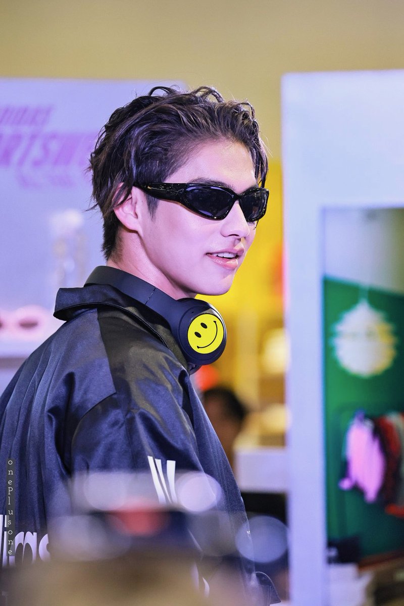 plusone_one's tweet photo. โอ้ว…ว๊าววววว หมดคำจะเอื้อนเอ่ย

ขอบคุณเพื่อนนักข่าวอีกครั้งกับความกรุณา
#adidasCentralWorld
#bbrightvc https://t.co/Z9RrQiX8X8