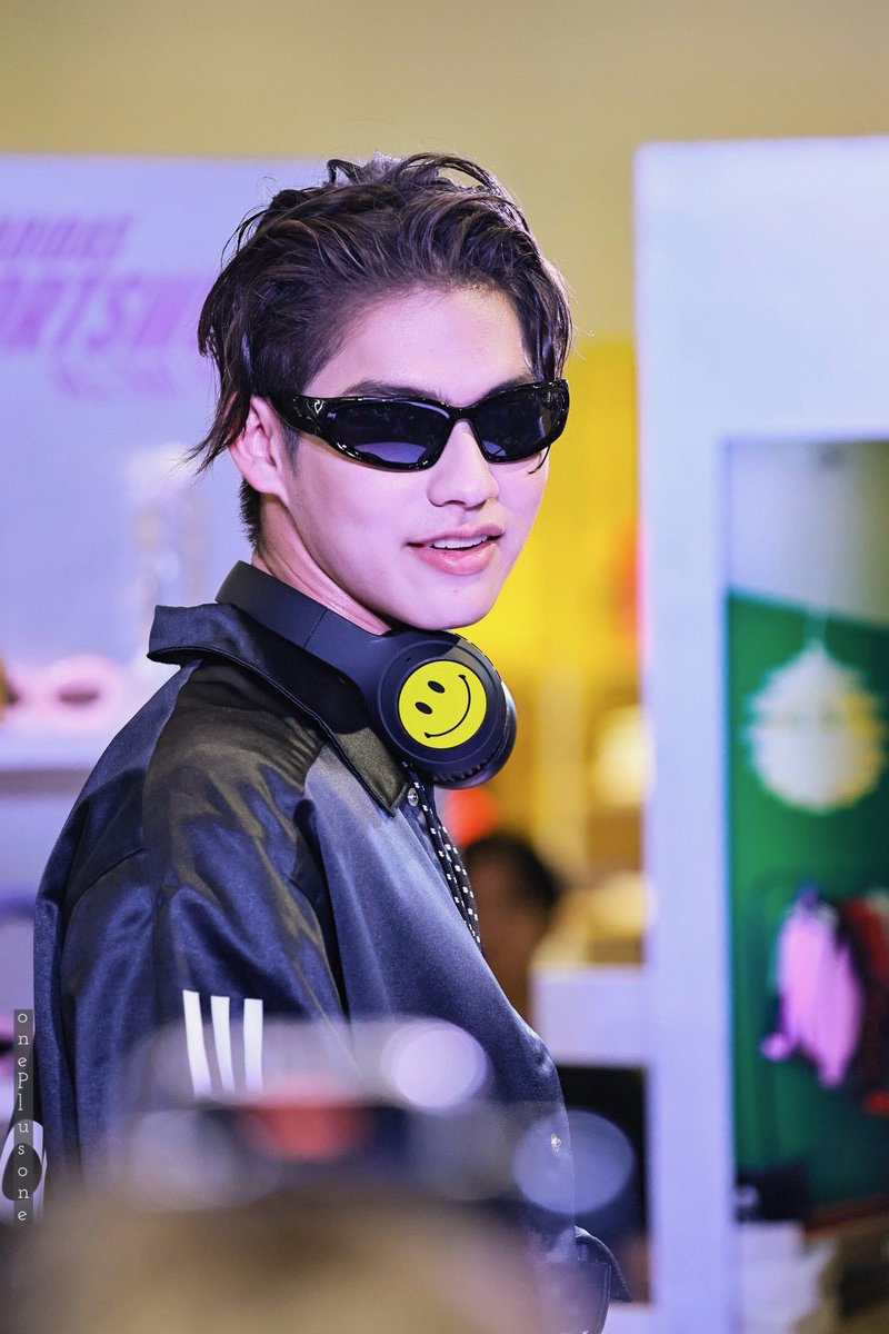 plusone_one's tweet photo. โอ้ว…ว๊าววววว หมดคำจะเอื้อนเอ่ย

ขอบคุณเพื่อนนักข่าวอีกครั้งกับความกรุณา
#adidasCentralWorld
#bbrightvc https://t.co/Z9RrQiX8X8