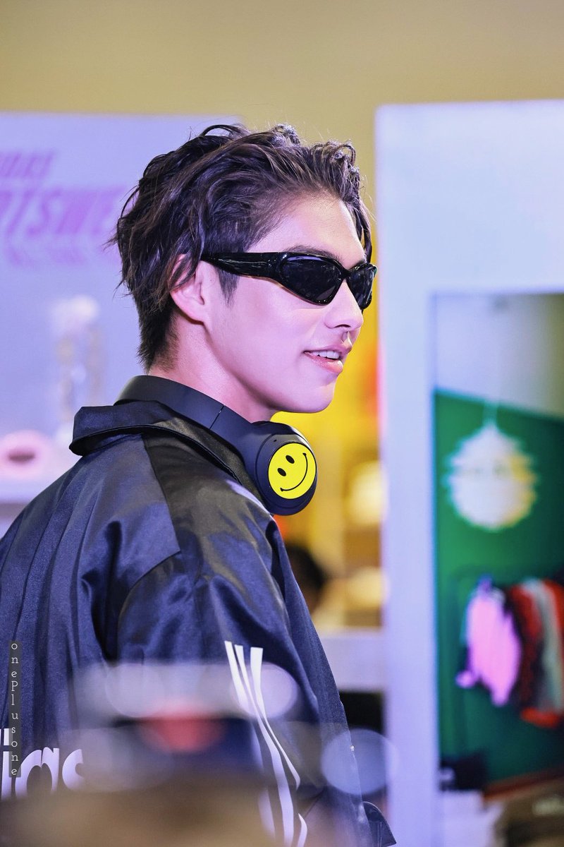 plusone_one's tweet photo. โอ้ว…ว๊าววววว หมดคำจะเอื้อนเอ่ย

ขอบคุณเพื่อนนักข่าวอีกครั้งกับความกรุณา
#adidasCentralWorld
#bbrightvc https://t.co/Z9RrQiX8X8