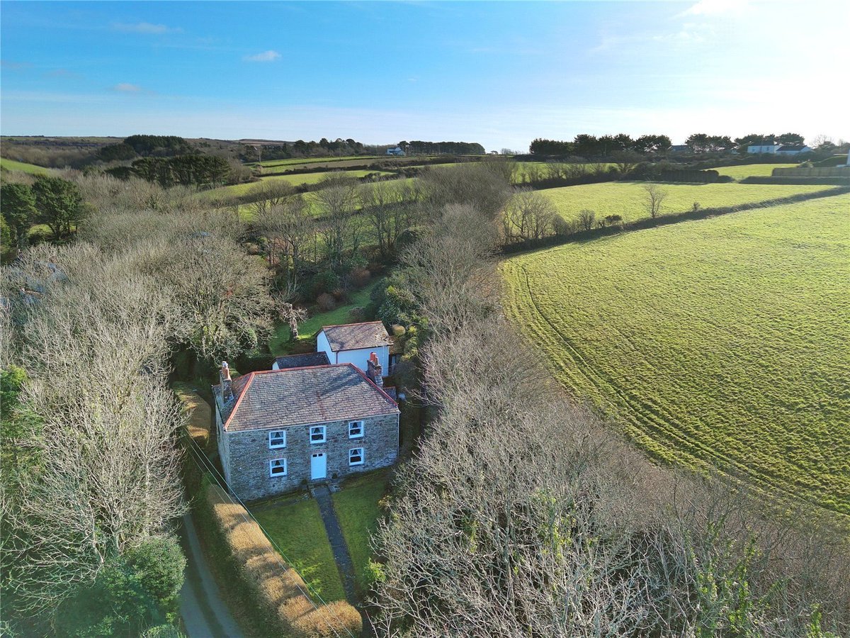 New instruction

#Mingoose #MountHawke #Truro #Cornwall

Mingoose #Villa is a #GradeIIlisted house in a small hamlet on the north coast of Cornwall with a cottage and #seaviews. Guide price of £899,999.

jackson-stops.co.uk/properties/165…

#cornishproperty #jacksonstops