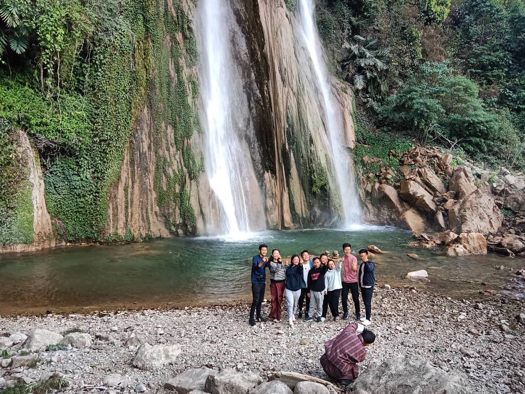 Journalists pose in front of the gorgeous twin waterfall in Leelang, at Ngangla Gewog in Zhemgang. 

These journalists are in Zhemgang as part of a solutions journalism project supported by the GEF-UNDP Ecotourism Project under the Department of Tourism.