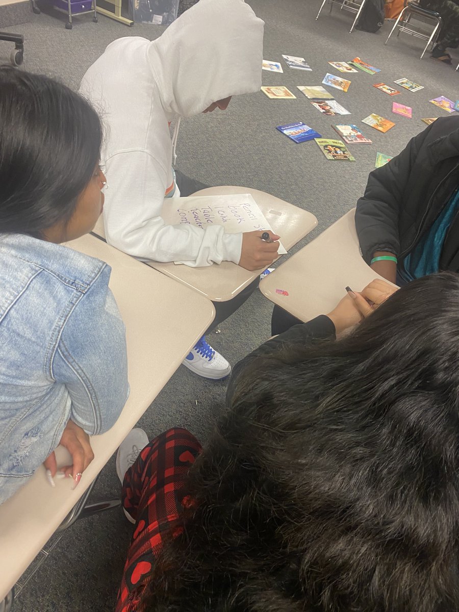 Today in class, these #MultilingualLearners competed in teams to see who could think of the most English words in different categories. So cool to see how much vocabulary they've gained since the start of the school year!