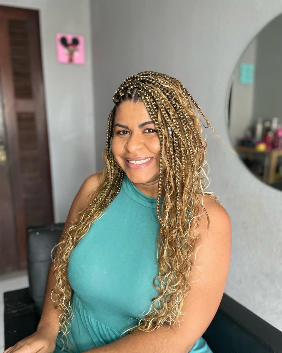afernandissima's tweet photo. Visual novo, pelas mãos da @catharinyhair 🥵👑
#gypsybraids #tranças #mulherpreta #cabelotrançado #fortaleza #ceara #brasil https://t.co/7J6KerY7ka