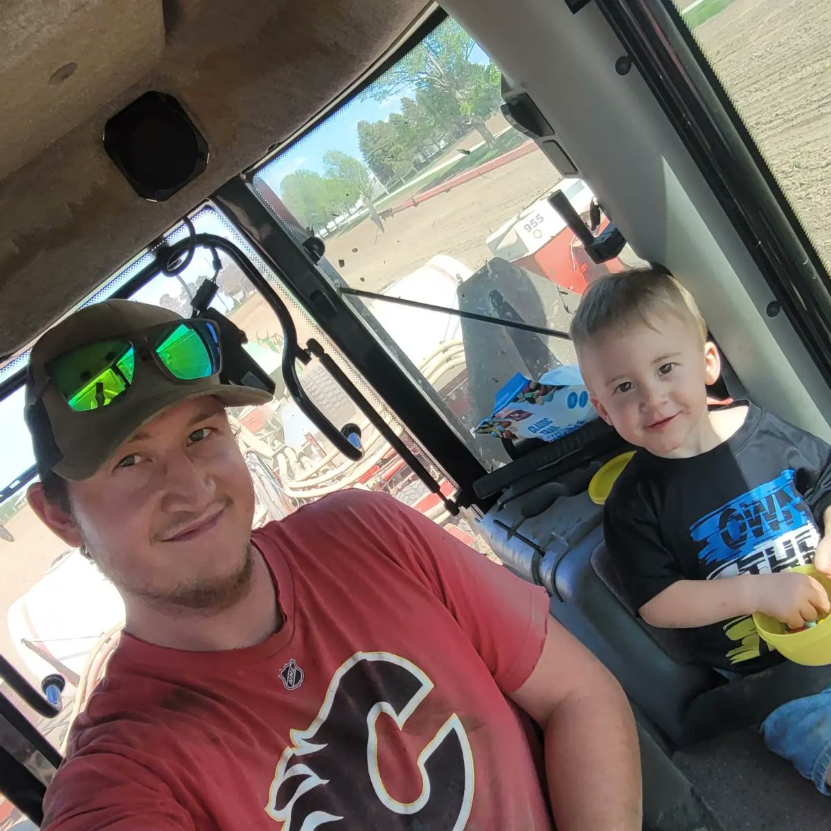 Today is #CdnAgDay. I'm thankful for all the amazing farmers we've got and the high quality products we produce. And a special thanks those of you who have given the younger generation opportunity to be a part of agriculture. @AgMoreThanEver #CdnAg #ontag