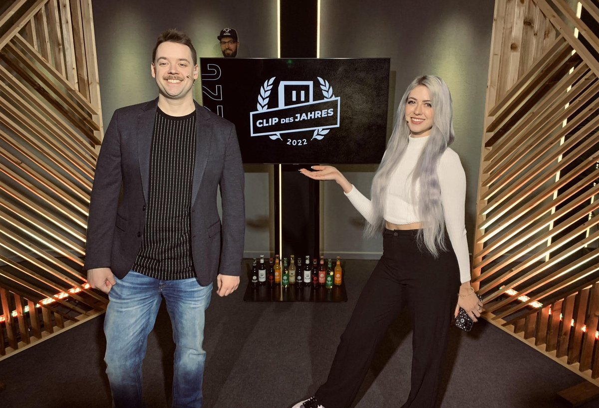 Der von <a href="/NerdStarTv/">NerdStar</a> und <a href="/Falballa7/">Falballa</a> seit veranstaltete <a href="/ClipdesJahres/">Clip des Jahres 2022</a>-Award kürt seit 2016 die besten deutschsprachigen Streamingmomente. Vor 115.000 Viewer:innen fand diese Woche die aktuelle Preisverleihung statt.
gamesmarkt.de/business/clip-…