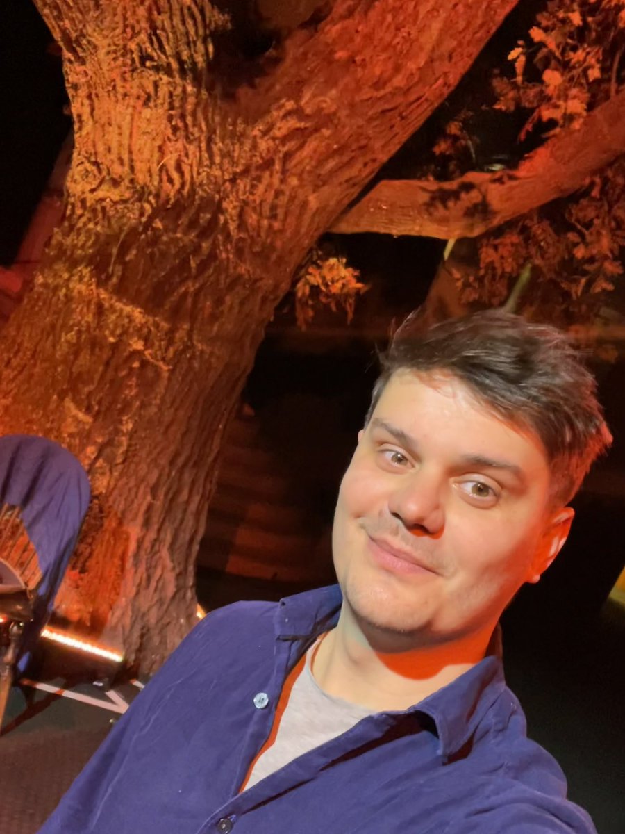 Such a fun first day of half-term storytelling <a href="/The_Globe/">Shakespeare’s Globe</a> Thanks to all who took part with me 😊 Come down and join us tomorrow or Friday for The Winter’s Tale in under an hour ❄️🪄

shakespearesglobe.com/whats-on/story…