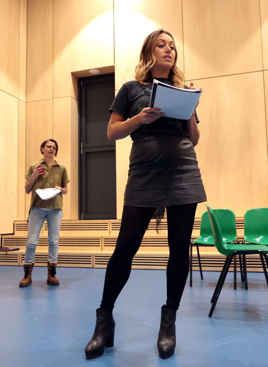 Exclusive first pictures from inside the closed workshop of the world premiere stage adaptation of the #Wachowskis movie #BOUND. Photos by <a href="/shayster57/">shay rowan</a>.
#play #theatre #LGBTQ #workshop #BoundMovie #BoundPlay <a href="/JenniferTilly/">Jennifer Tilly</a> @FantasticTilly <a href="/RealJoeyPants1/">@JoePantoliano @RealJoeyPants</a> #lesbian #mob #NewPlay